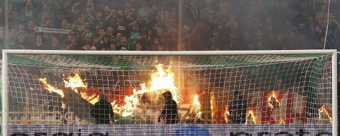Panathinaikos vs. Olympiakos abandoned after home fans attack players, clash with police