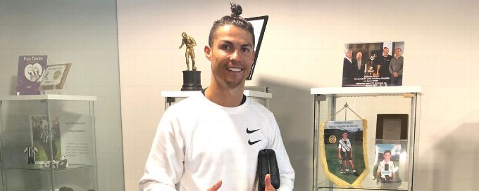 Cristiano Ronaldo congratulates boyhood club Nacional on Portugal promotion