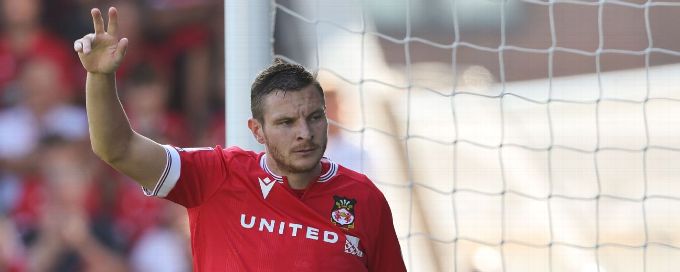 Mullin leads Wrexham rout of Crawley to close in on promotion