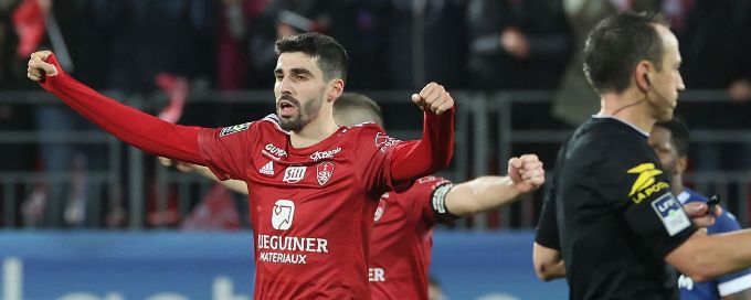 Ten-man Brest climb to second with win over Marseille