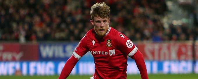 Cannon fires Wrexham to 3-1 victory against Grimsby
