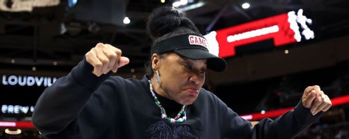 Dawn Staley makes on-stage appearance with rapper Plies