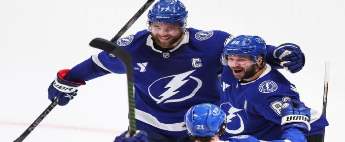 Lightning storm back in third period to beat Golden Knights