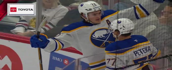 Tage Thompson scores goal vs. Blackhawks