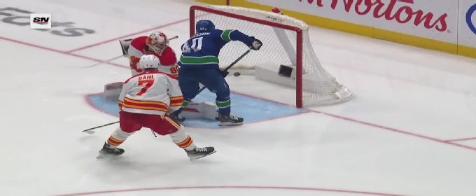 Elias Pettersson scores power-play goal vs. Flames