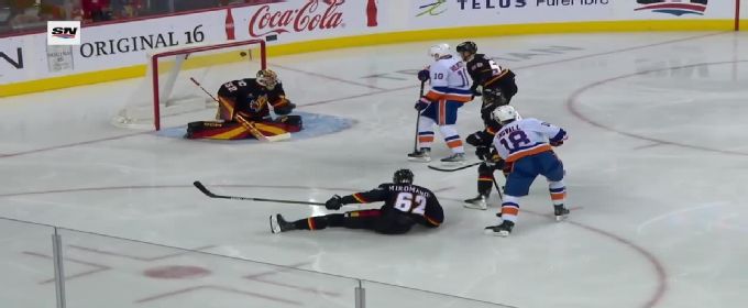 Pierre Engvall nets goal for Islanders