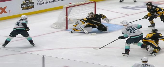 Jamie Oleksiak scores goal vs. Penguins