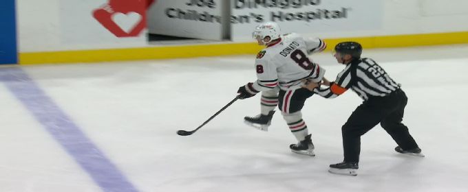 Ref gives Ryan Donato a boost after his skate blade falls off