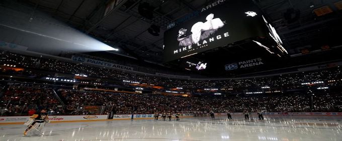 Penguins honor late broadcaster Mike Lange in pregame ceremony