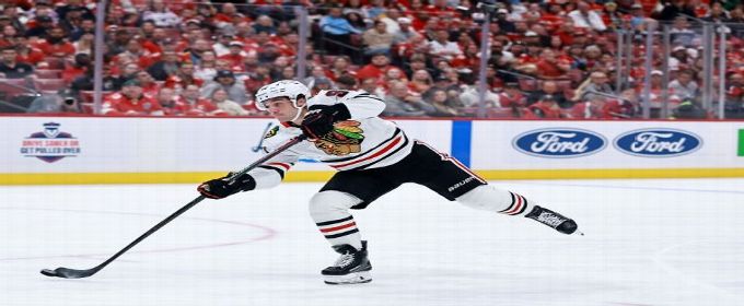Blackhawks' Frank Nazar hit in face by puck, out 4 weeks