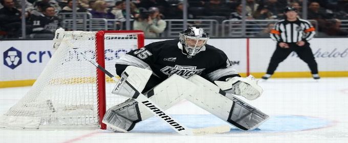 Kings goalie Darcy Kuemper leaves game after collision