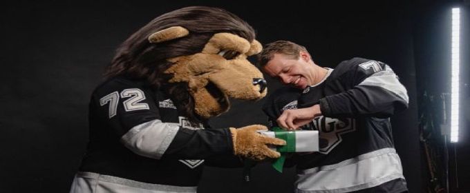 Artemi Panarin gifts Los Angeles Kings mascot Rolex for No. 72 jersey