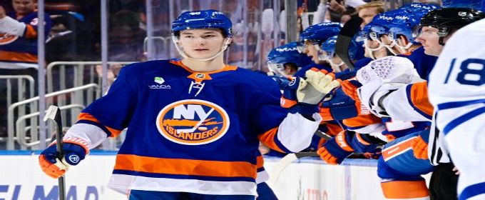 Islanders' Matthew Schaefer ties rookie defenseman goals record
