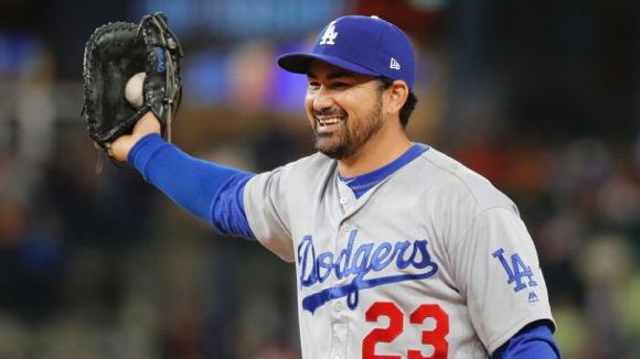 Adrian Gonzalez back in Dodgers lineup after fouling ball off his
