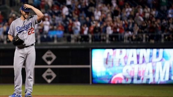 Phillies' Rhys Hoskins spikes bat amid Phillies' home run parade