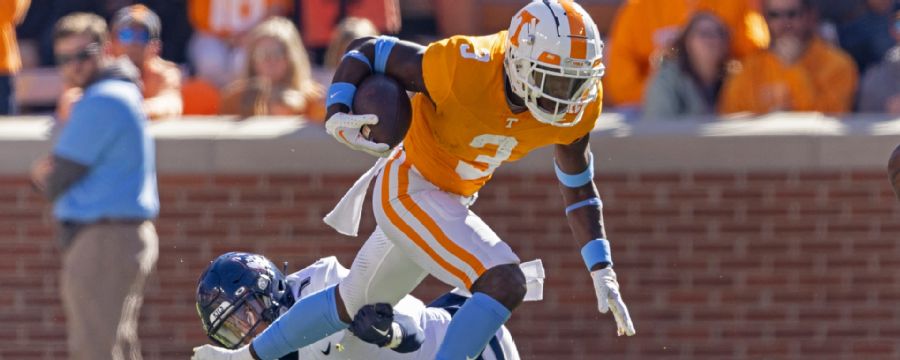 Vols roll up 650 yards of offense in rout of UConn