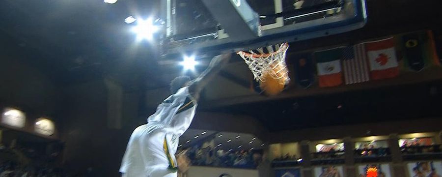 Yves Missi throws down dunk all over Auburn