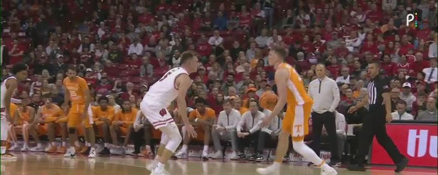 Dalton Knecht scores late to seal win for Tennessee