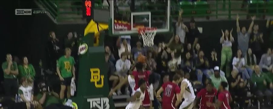 Yves Missi with the massive stuff at the rim
