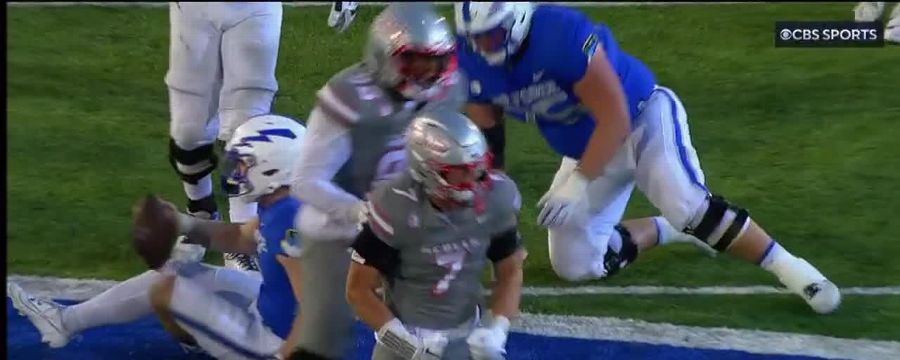UNLV's Jackson Woodard comes up with a huge sack vs. Air Force