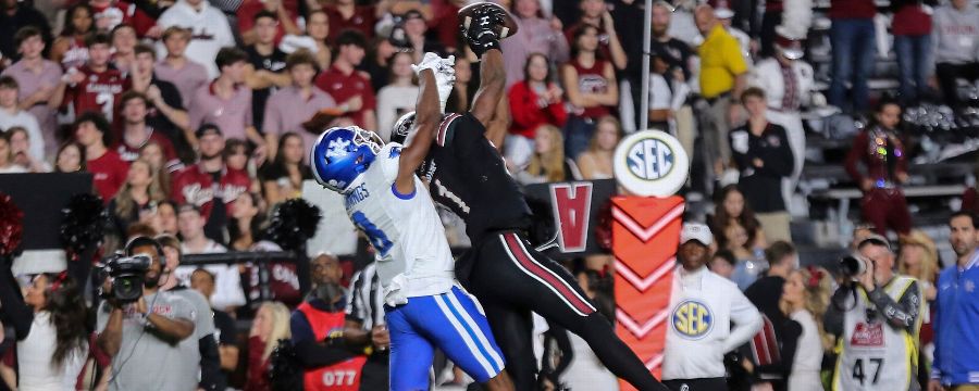 Gamecocks hold off Kentucky with game-sealing fumble