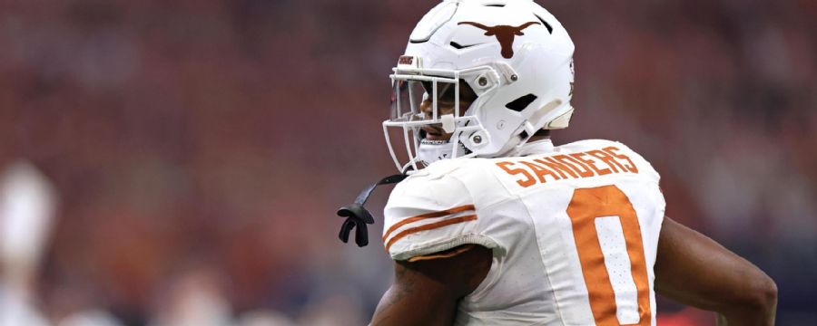 Texas' flea-flicker works to perfection for a TD
