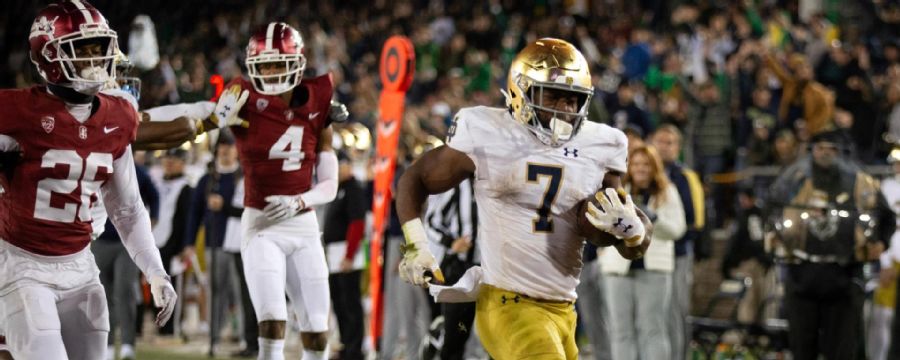 Audric Estime breaks free for a 39-yard Notre Dame TD