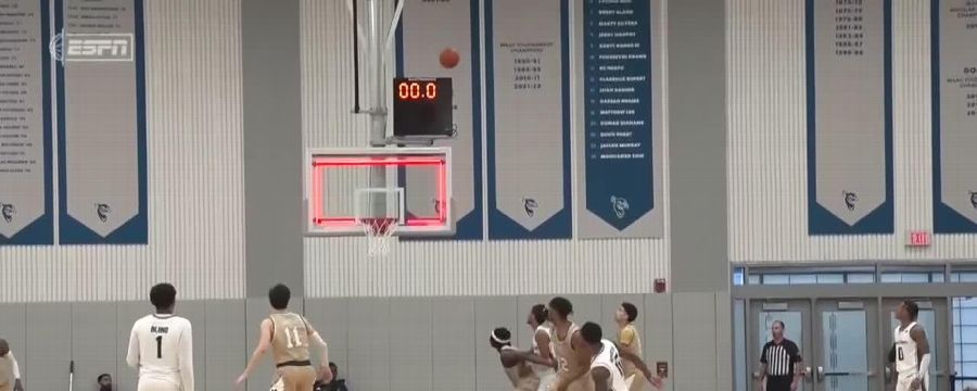 Stephon Roberts banks in 3-pointer to beat halftime buzzer