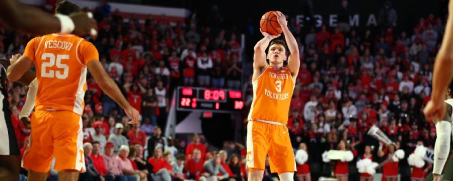 Knecht leads No. 5 Vols to comeback win at Georgia