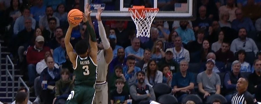 Jaden Akins throws down a thunderous slam for Michigan State