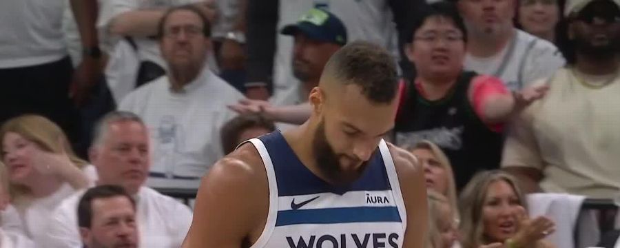 Rudy Gobert makes money-sign gesture after foul call