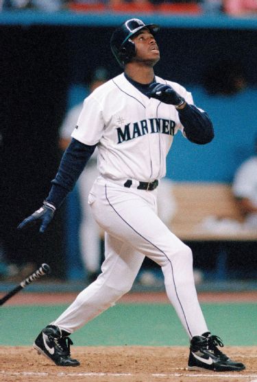 Ken Griffey Jr. slips and BAREHANDS a ball to throw out Pudge