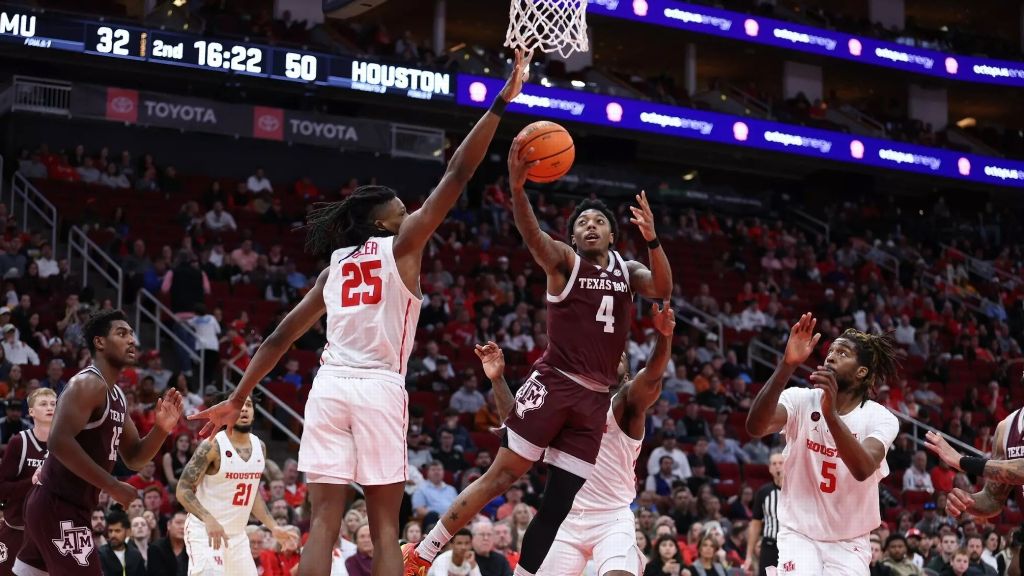 Aggies' furious rally falls just short of No. 4 Houston