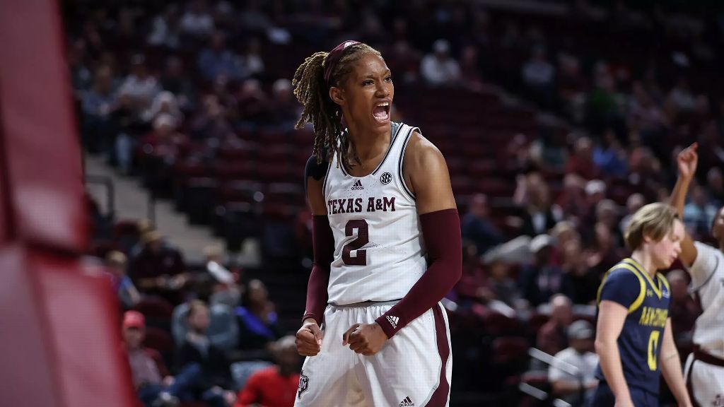 Aggies dominate glass vs. Lions for 10th straight win