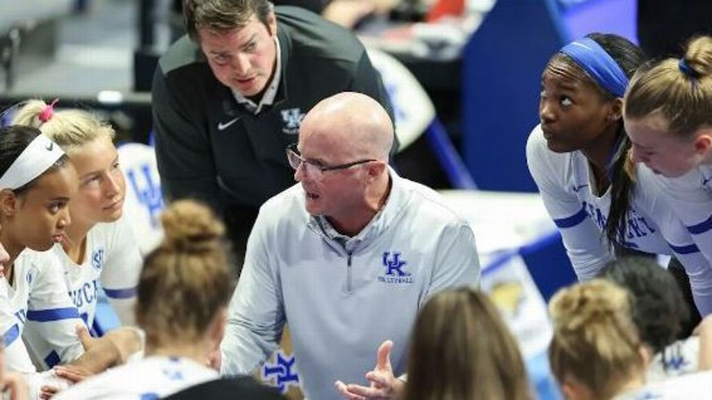 No. 15 Kentucky drops home match to No. 10 Pitt