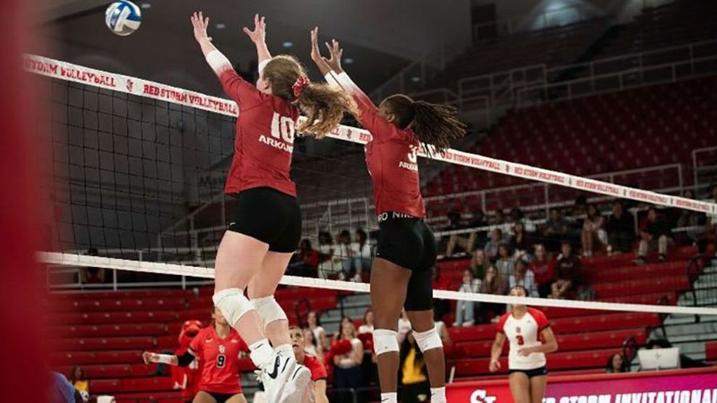 Arkansas' Cartwright makes history in win over Buffalo