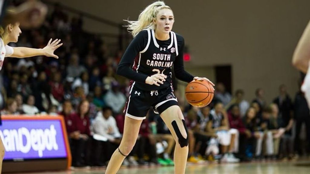 No. 1 South Carolina rolls past Bowling Green