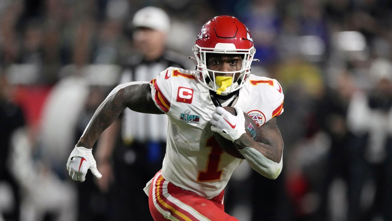 Chiefs Roster: Should Clyde Edwards-Helaire be traded before 2023 season? -  Arrowhead Pride