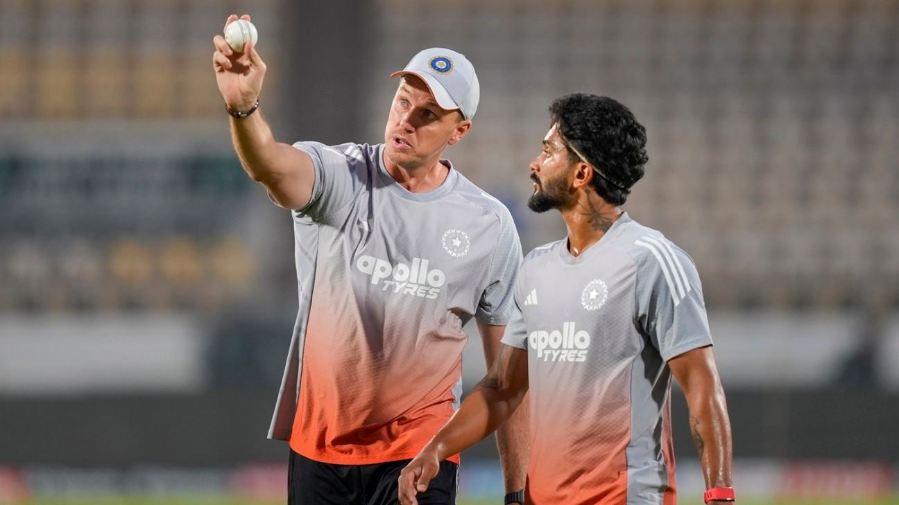 Reddy and Lennox come in; New Zealand ask India to bat in Rajkot