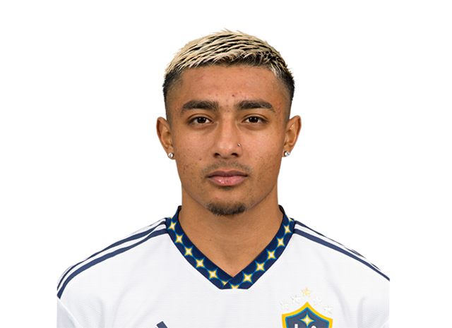 Julián Araujo