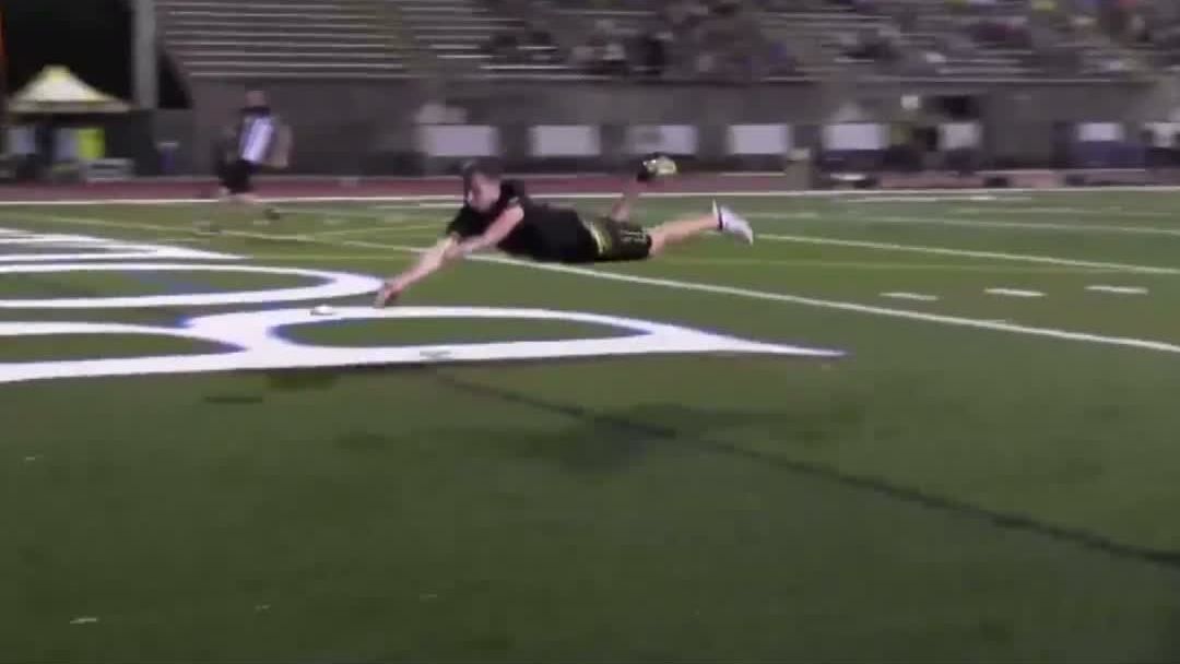 Ultimate frisbee player makes unbelievable catch ESPN Video