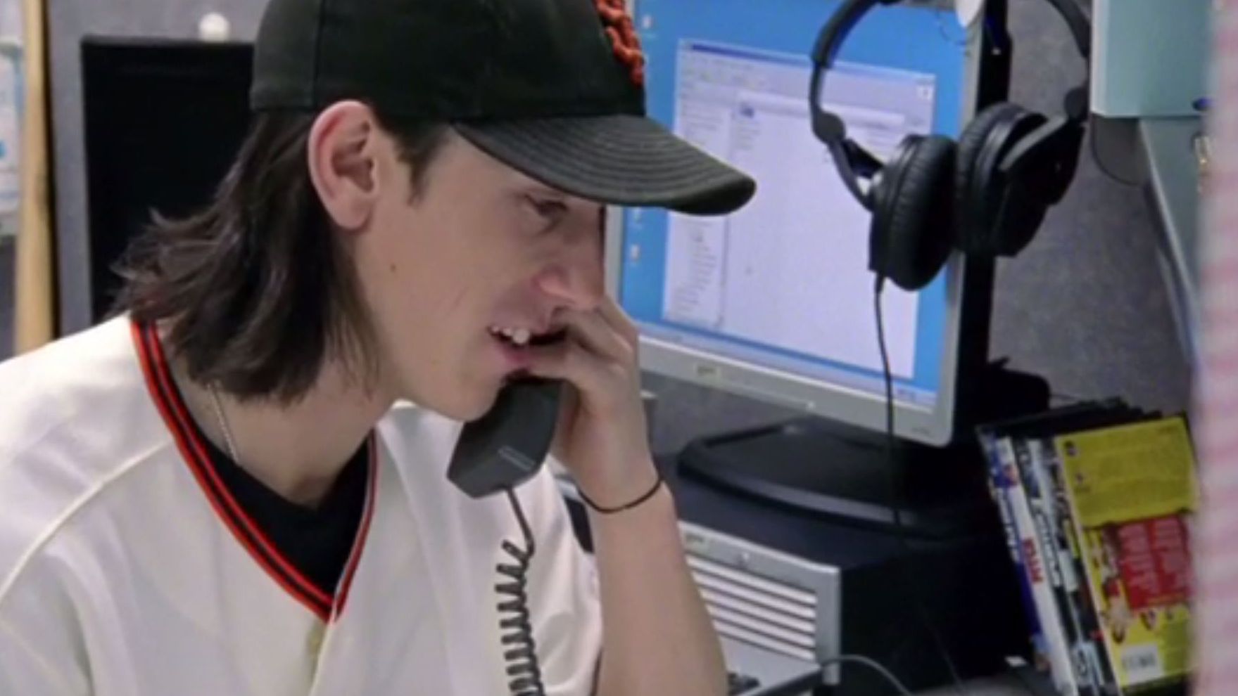 Tim Lincecum visited us in New York City. A sporting goods search ensued. -  ESPN
