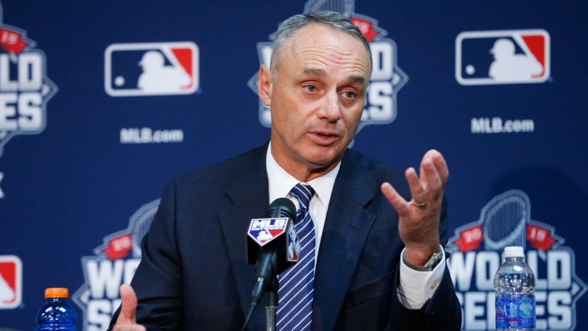 Rob Manfred to Meet With Cleveland Indians Owner Over Use of