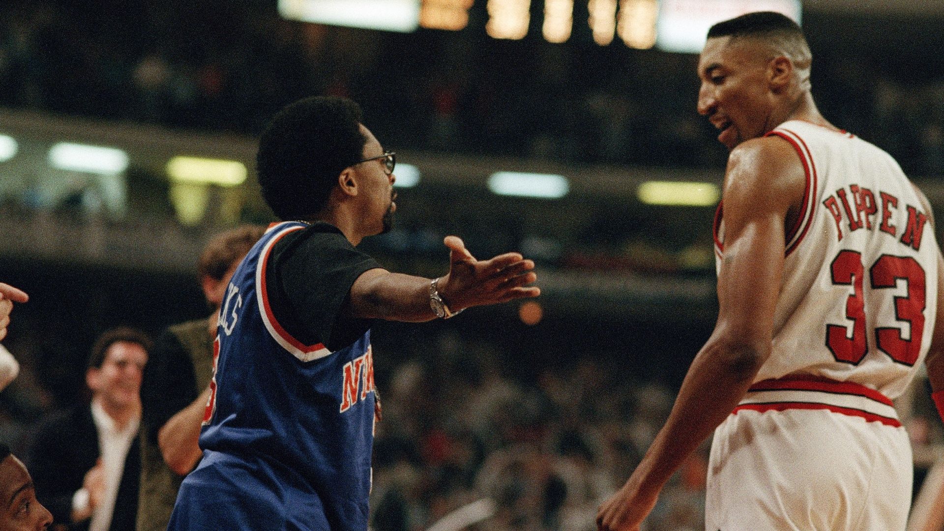 Flashback Pippen dunks on Ewing, then taunts Spike Lee