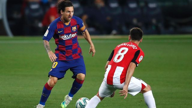 Com 700 gols na carreira, Lionel Messi empilhou obras de arte com a camisa do Barça; relembre