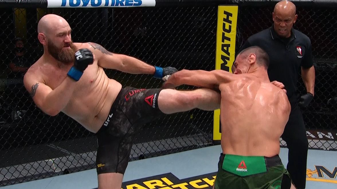 Zak Cummings Drops Alessio Di Chirico At The Final Horn Espn Video