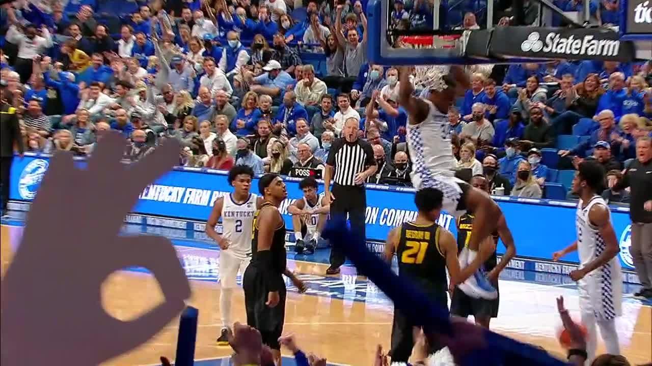 oscar-tshiebwe-throws-down-powerful-dunk-vs-missouri-tigers-espn-video