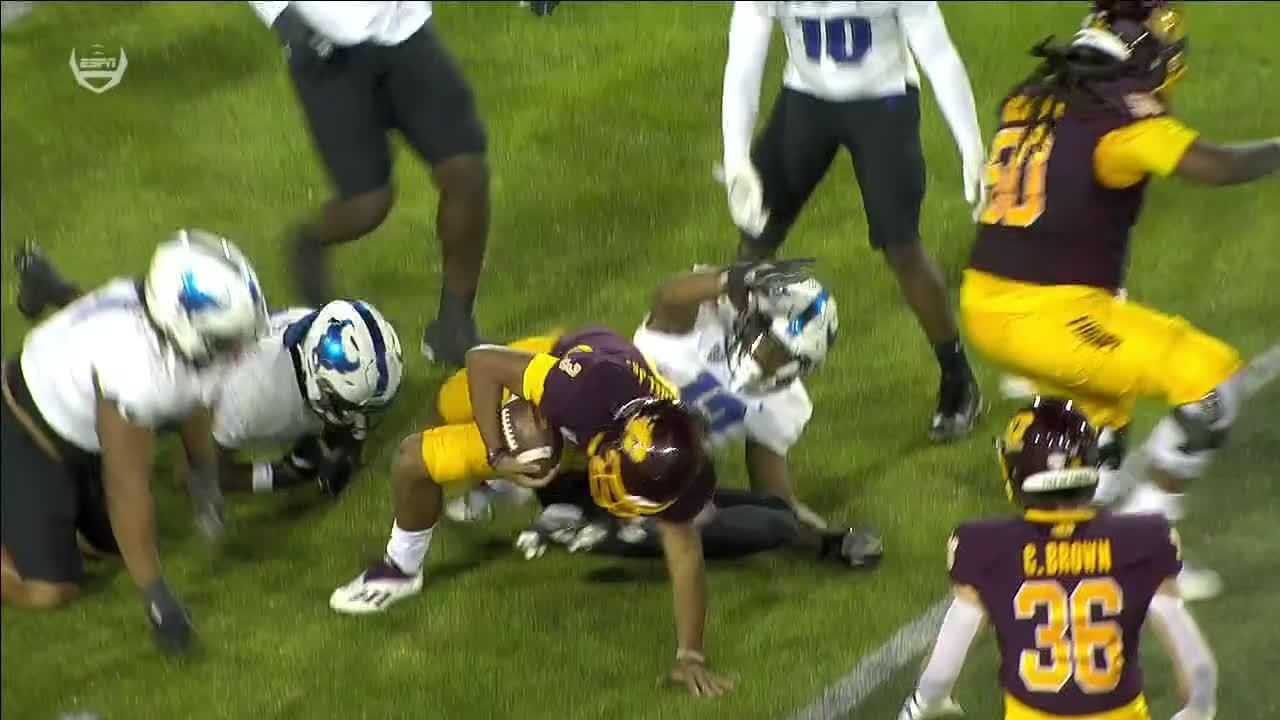 central-michigan-qb-somehow-stays-on-feet-for-incredible-td-espn-video