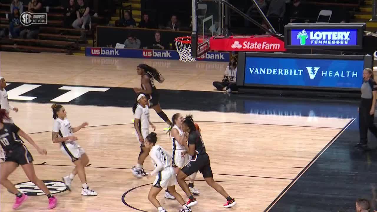 Raven Johnson shows off vision with nice dime vs. Vanderbilt Commodores ...