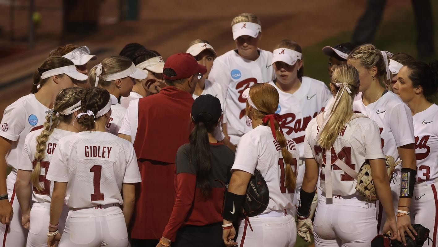 Texas falls to Stanford in super regionals, forcing Game 3